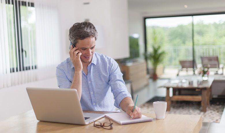 homme télétravail 